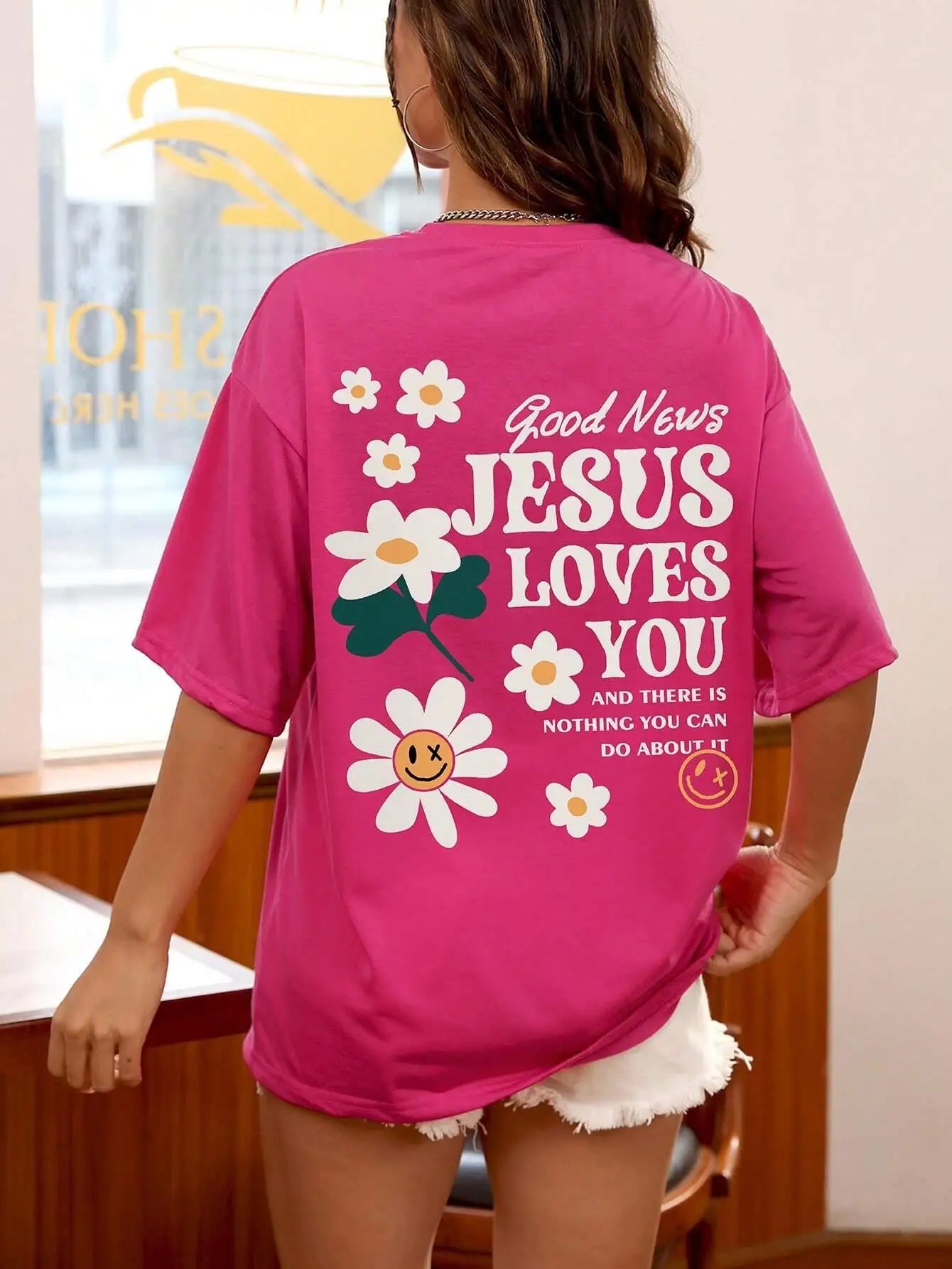 Doux message grand impact t-shirt " JESUS loves you"